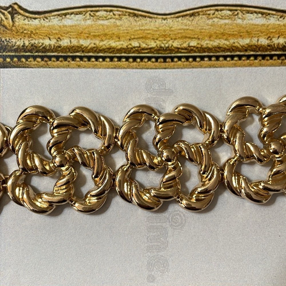 Gold Choker Necklace - Picture 4 of 11